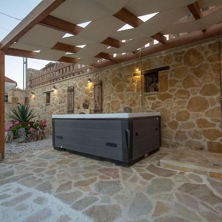 Pamelas House With Jacuzzi Kíssamos Zewnętrze zdjęcie