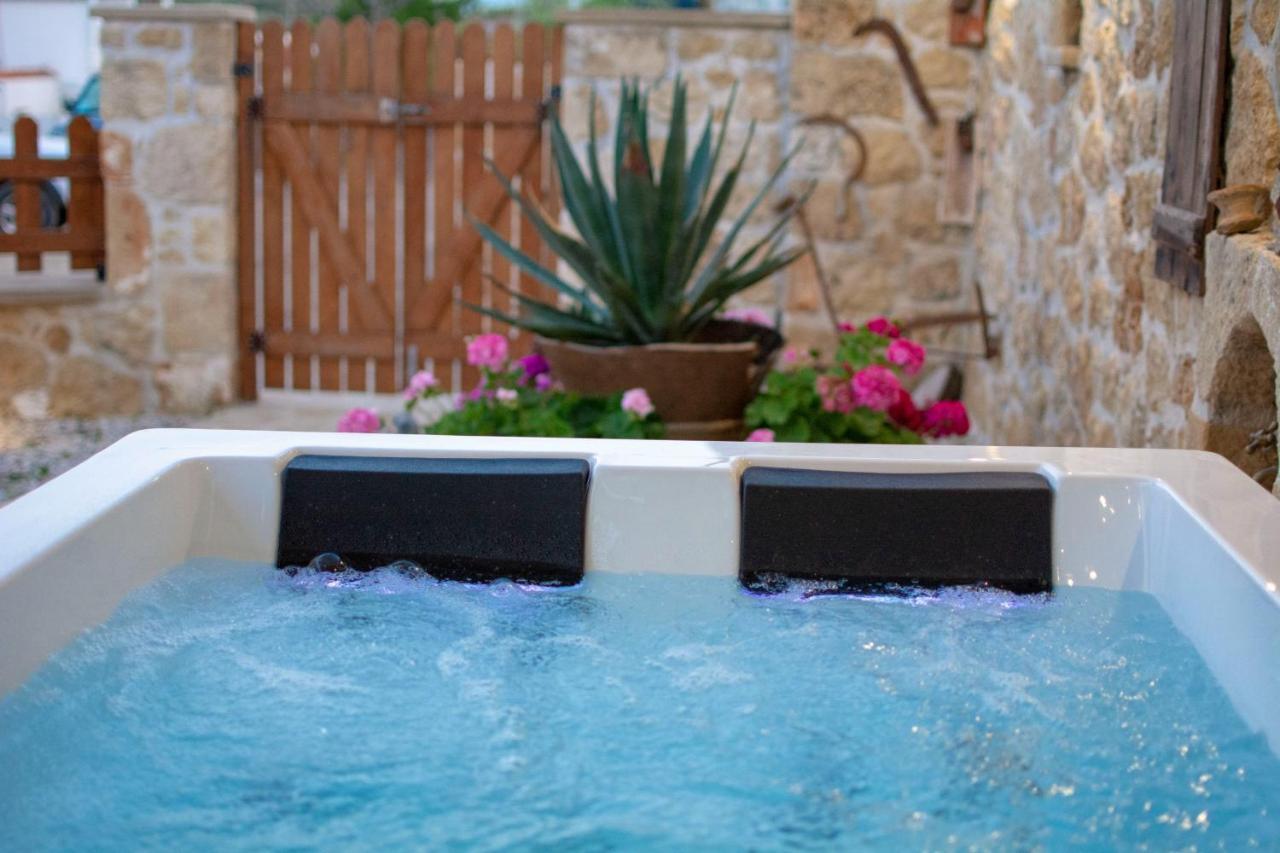Pamelas House With Jacuzzi Kíssamos Zewnętrze zdjęcie