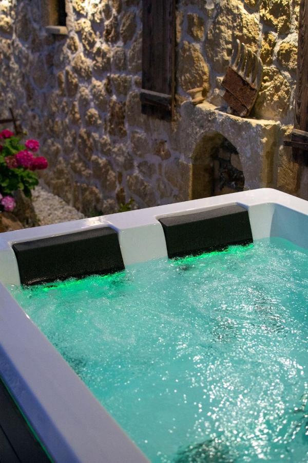 Pamelas House With Jacuzzi Kíssamos Zewnętrze zdjęcie