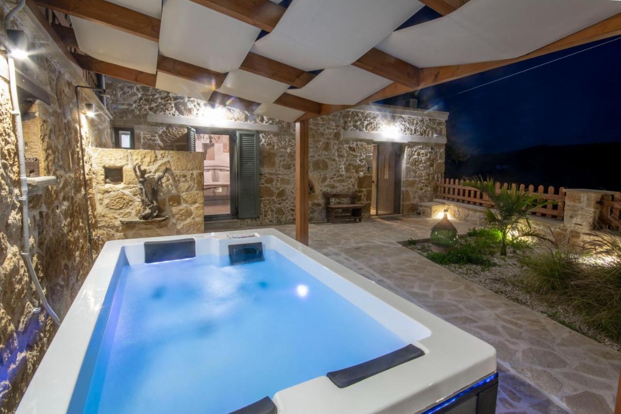 Pamelas House With Jacuzzi Kíssamos Zewnętrze zdjęcie